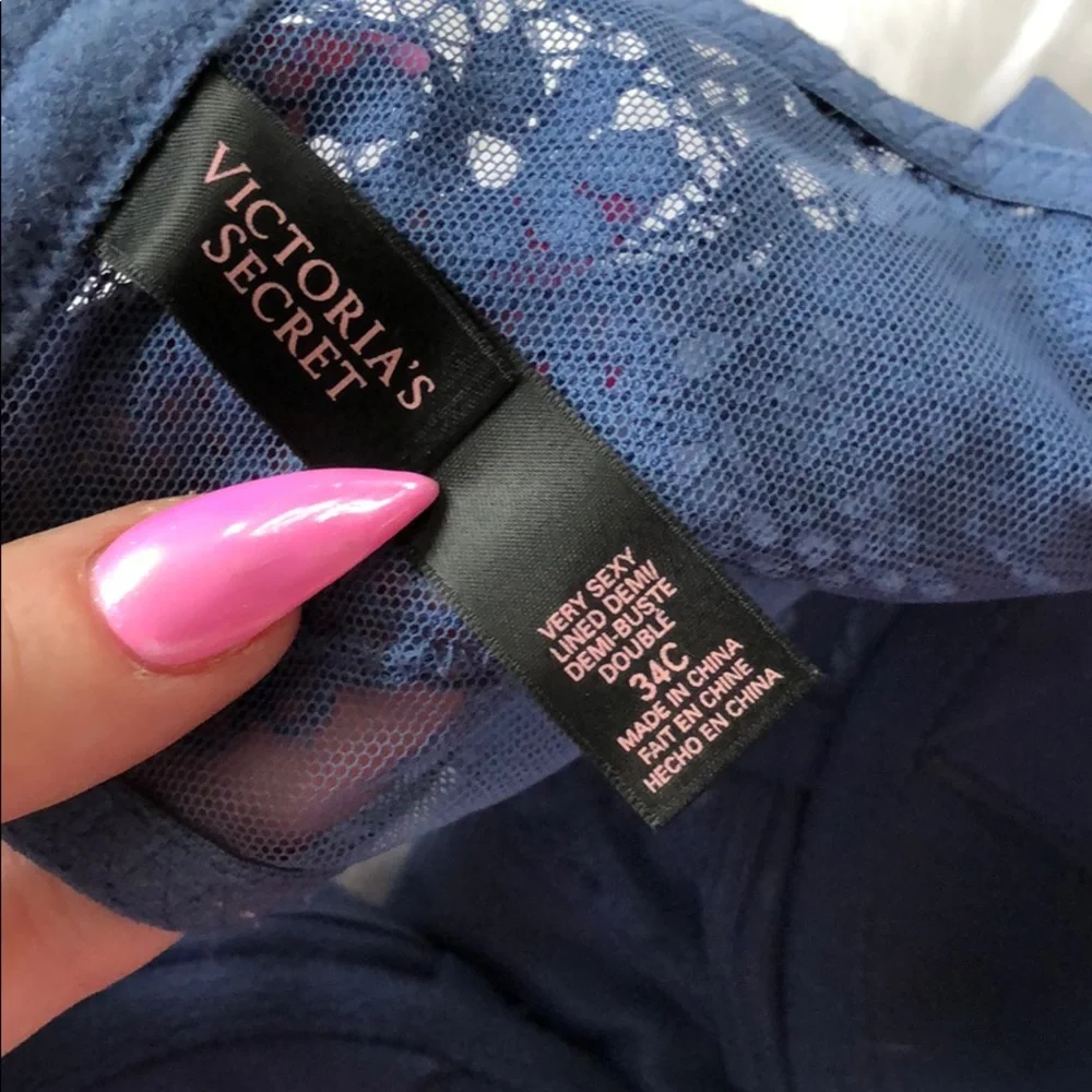 Victoria’s Secret • 2015 Very Sexy Long-Lined Demi - Picture 5 of 16